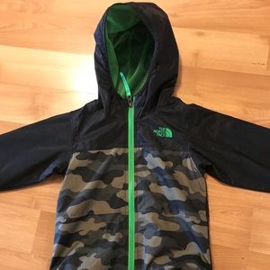 Toddler Boys NorthFace jacket like new!